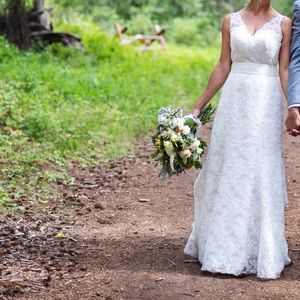 Beautiful Ivory Lace Wedding Dress